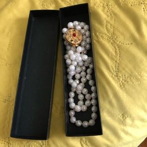 Vintage necklace pearls double strands. A removable brooch. Beautiful/elegant.